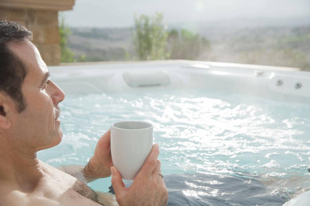 热水浴缸对健康——医学研究证明了水疗法的好处